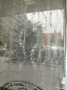 スパンコール付き刺繍レース