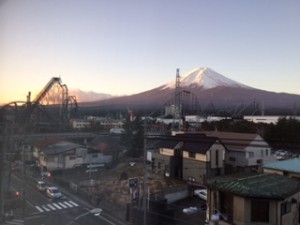 富士急ﾊｲﾗﾝﾄﾞと富士山